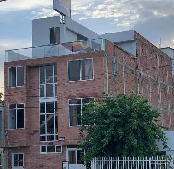 ホテル West Plaza