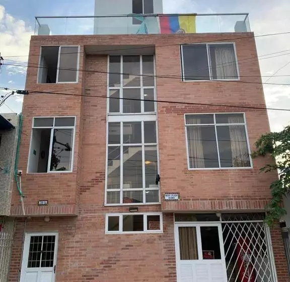 ホテル West Plaza