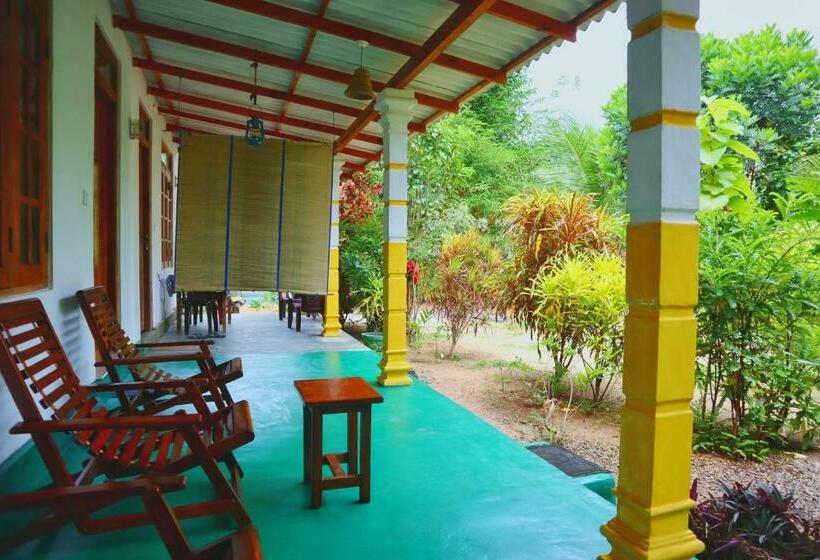 پانسیون Flora Ravi Villa