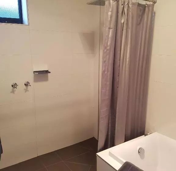 Aamiaismajoitus (B&B) Saladin Lodge