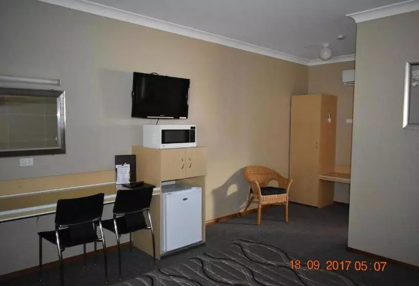Cooee Motel