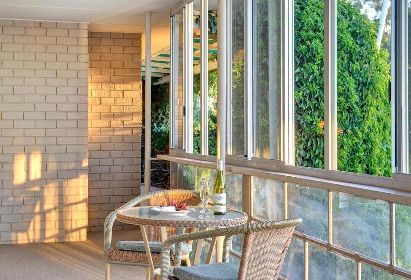 Dutchies Motel Nelson Bay & Dutchmans Beach Apartments