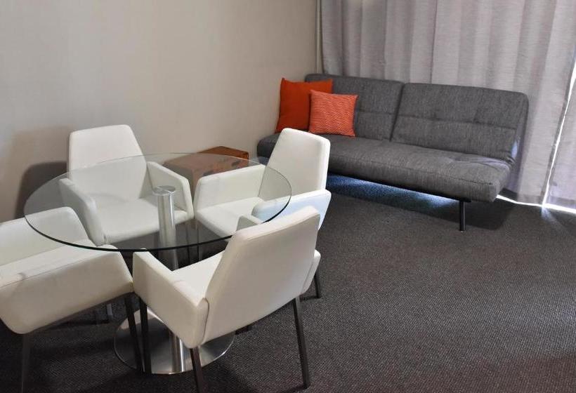 Dutchies Motel Nelson Bay & Dutchmans Beach Apartments