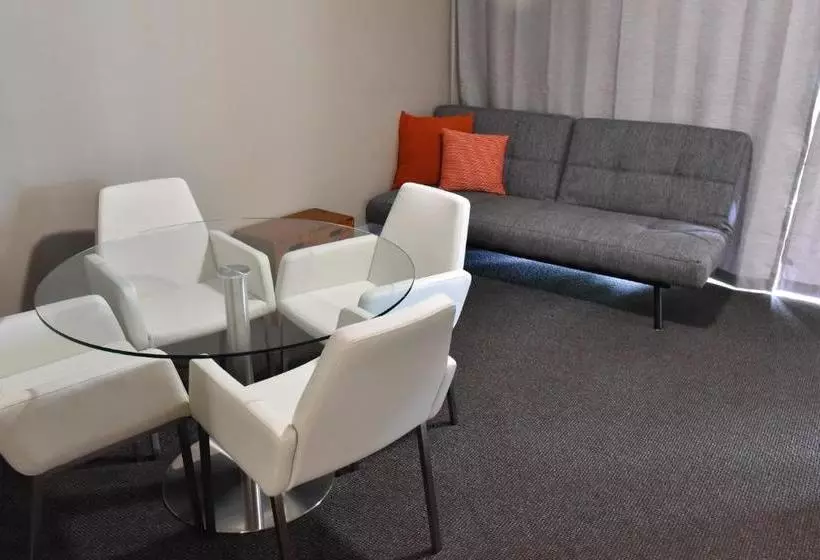 Dutchies Motel Nelson Bay & Dutchmans Beach Apartments