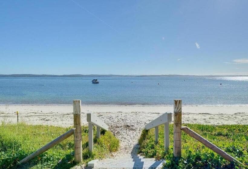 Dutchies Motel Nelson Bay & Dutchmans Beach Apartments