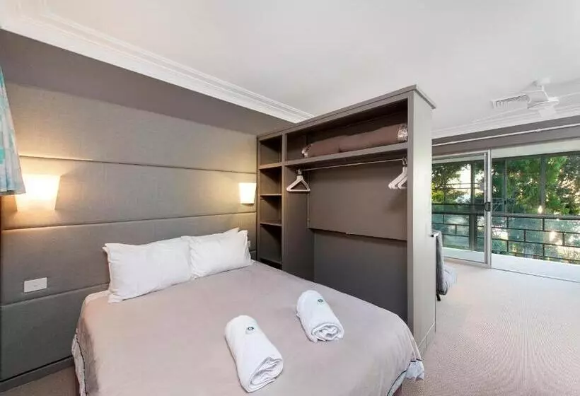 Dutchies Motel Nelson Bay & Dutchmans Beach Apartments