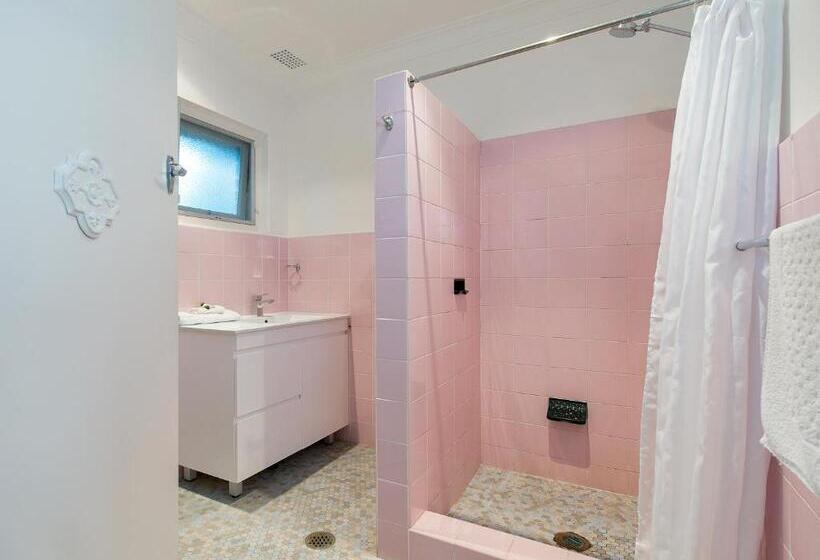 Dutchies Motel Nelson Bay & Dutchmans Beach Apartments