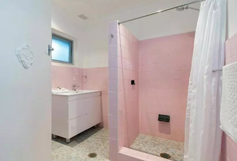 Dutchies Motel Nelson Bay & Dutchmans Beach Apartments