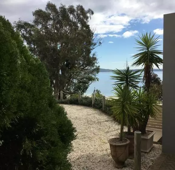 Dutchies Motel Nelson Bay & Dutchmans Beach Apartments