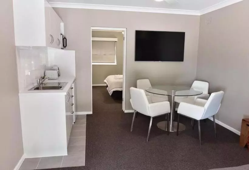 Dutchies Motel Nelson Bay & Dutchmans Beach Apartments