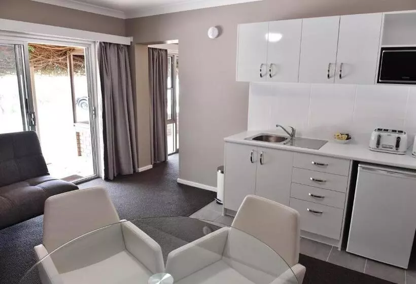 Dutchies Motel Nelson Bay & Dutchmans Beach Apartments