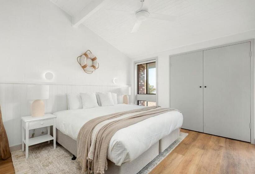 Dutchies Motel Nelson Bay & Dutchmans Beach Apartments