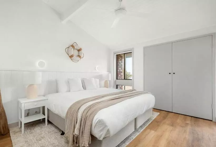 Dutchies Motel Nelson Bay & Dutchmans Beach Apartments