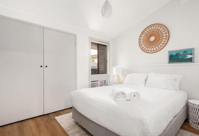 Dutchies Motel Nelson Bay & Dutchmans Beach Apartments