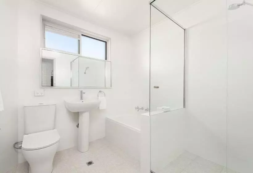 Dutchies Motel Nelson Bay & Dutchmans Beach Apartments