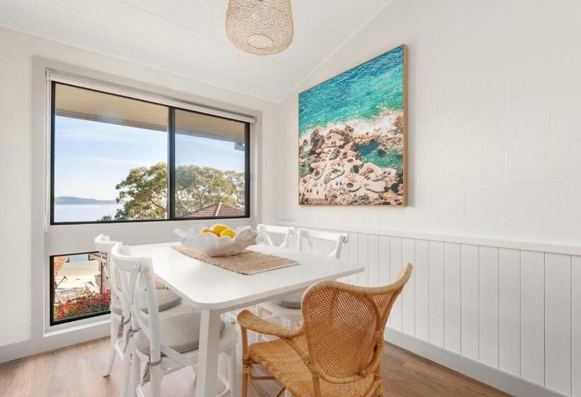 Dutchies Motel Nelson Bay & Dutchmans Beach Apartments