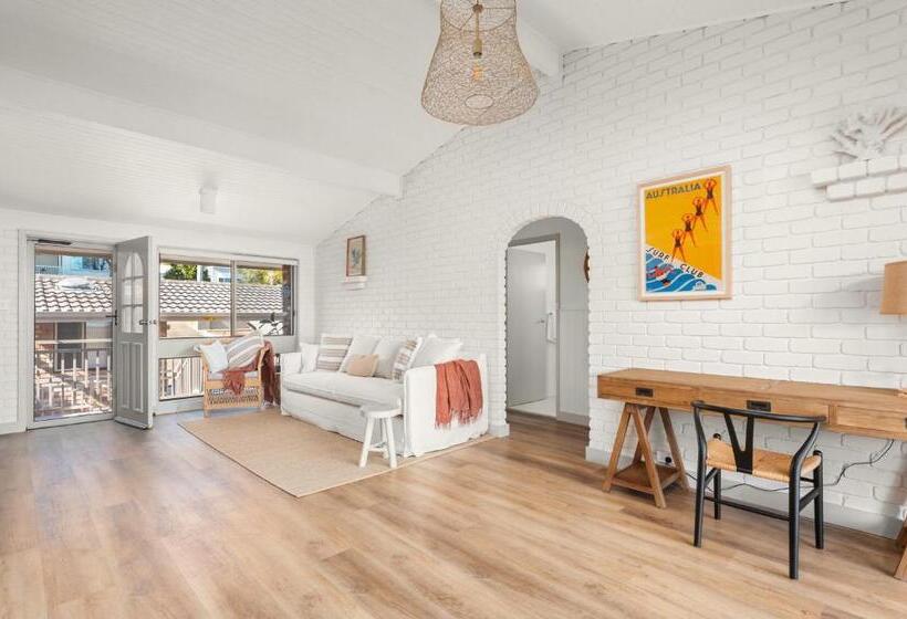 Dutchies Motel Nelson Bay & Dutchmans Beach Apartments