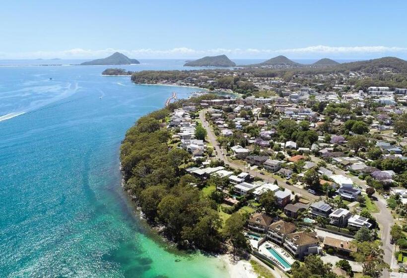 Dutchies Motel Nelson Bay & Dutchmans Beach Apartments