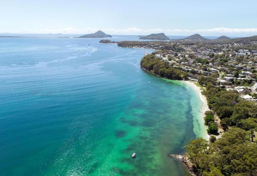Dutchies Motel Nelson Bay & Dutchmans Beach Apartments