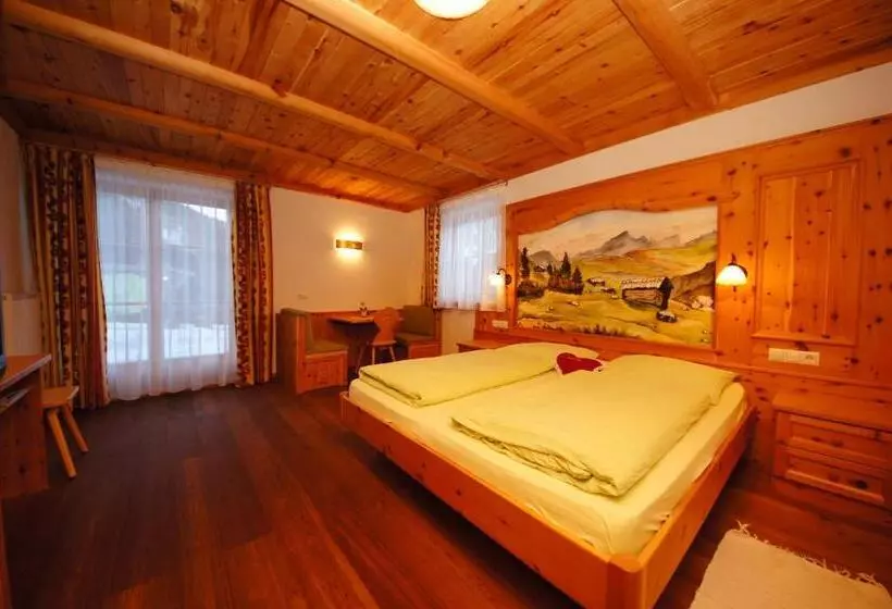 Hotelli Pension Odles