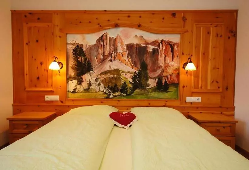 Hotelli Pension Odles