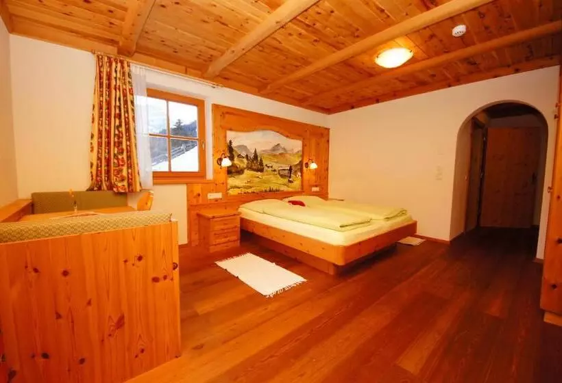 Hotelli Pension Odles