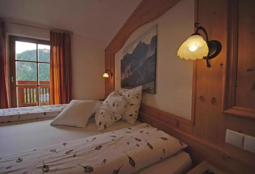Hotelli Pension Odles