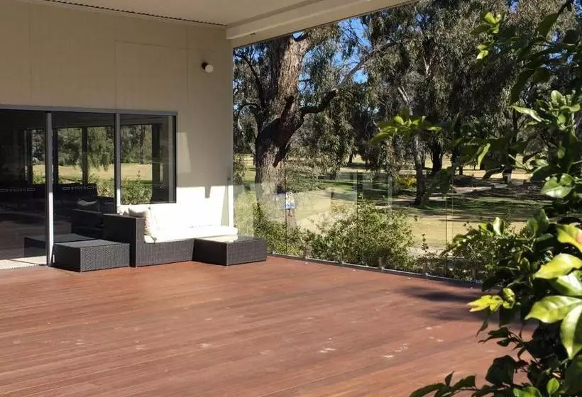 Motelli Deni Golf Resort