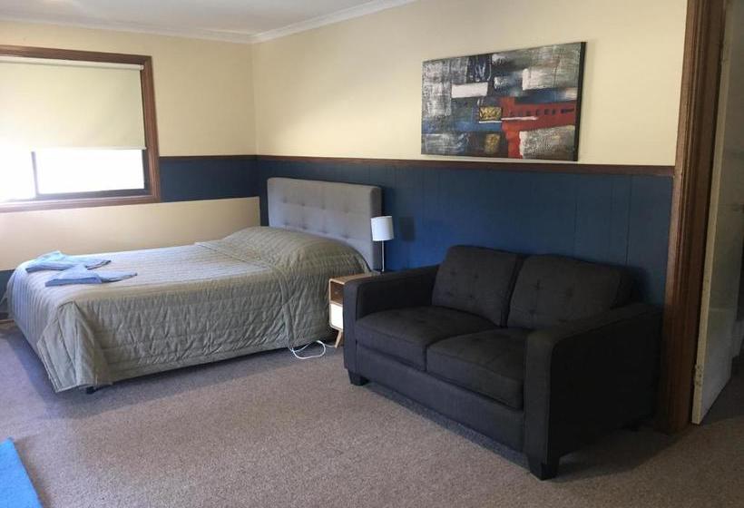 מוטל Deni Golf Resort