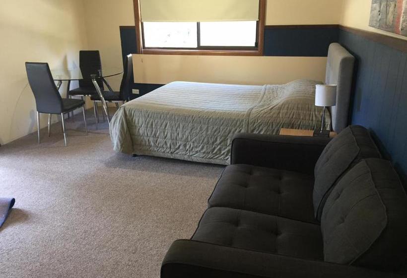 מוטל Deni Golf Resort