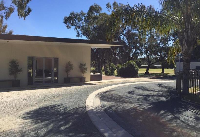 מוטל Deni Golf Resort