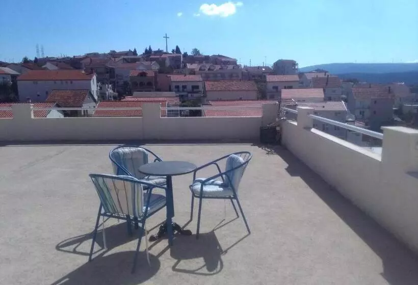 پانسیون Royal Apartments