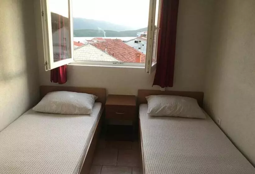 پانسیون Royal Apartments