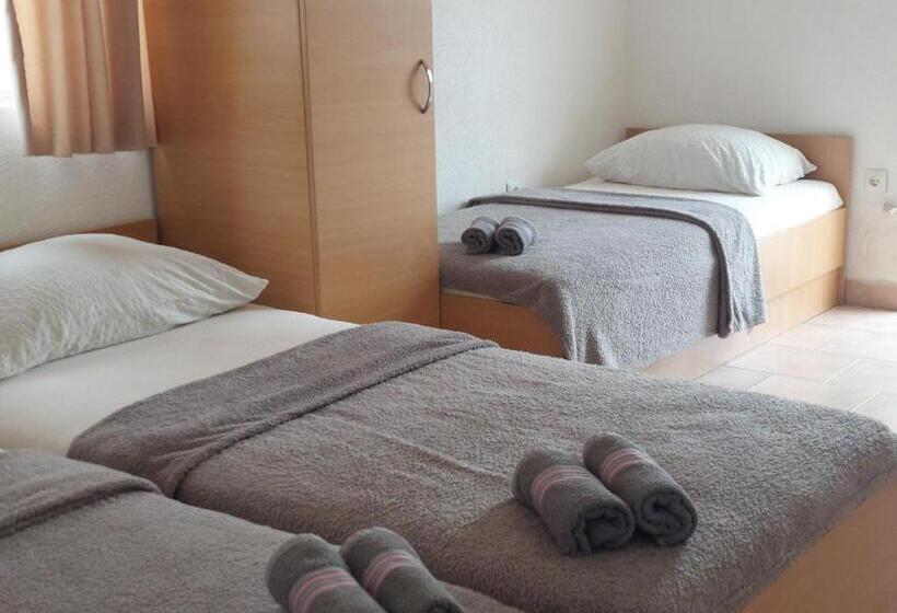 پانسیون Royal Apartments