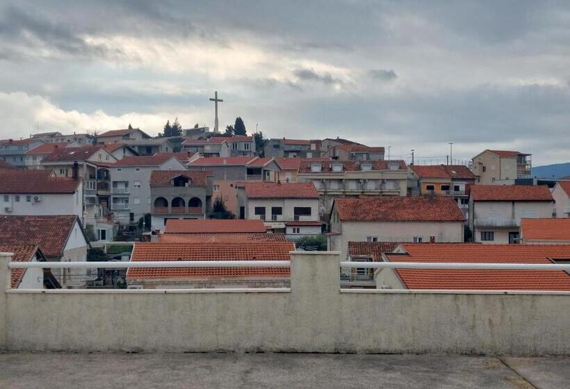 پانسیون Royal Apartments