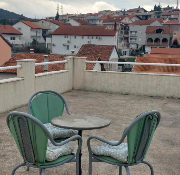 پانسیون Royal Apartments