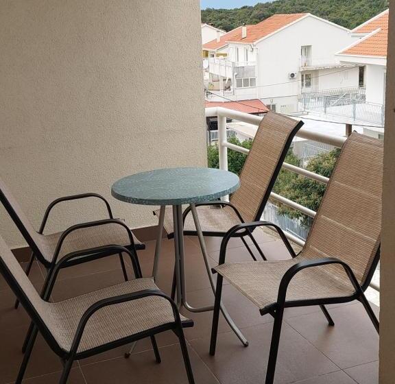 پانسیون Royal Apartments