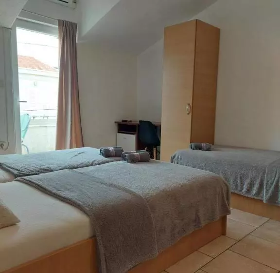 پانسیون Royal Apartments