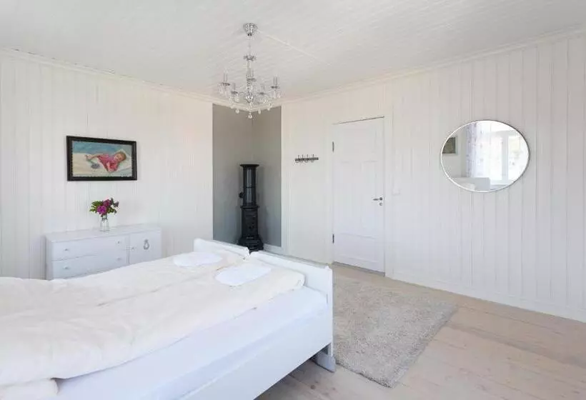 Majatalo Sakrisøy Gjestegård   Manor House In Sakrisøy   Solbakken Anno 1880