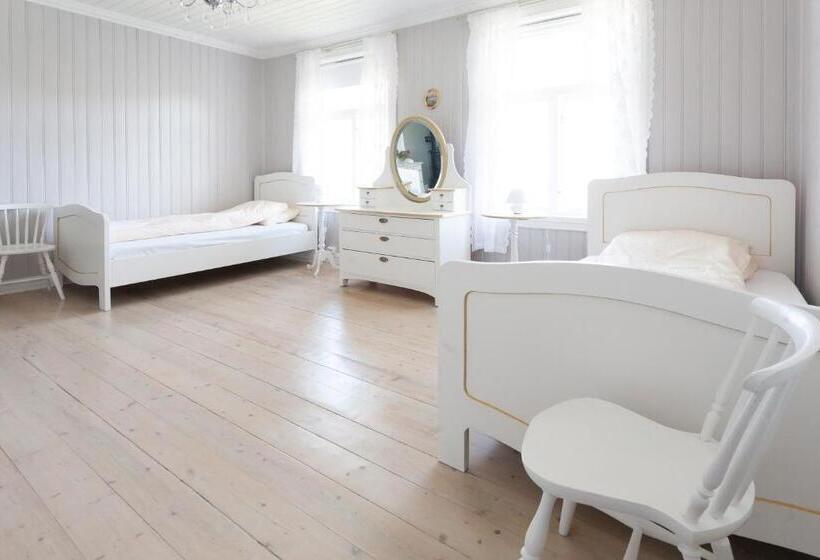 Pensão Sakrisøy Gjestegård Manor House In Sakrisøy Solbakken Anno 1880