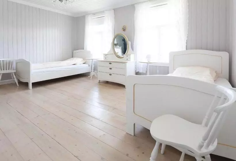 Majatalo Sakrisøy Gjestegård   Manor House In Sakrisøy   Solbakken Anno 1880