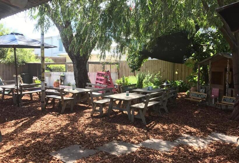 אתר נופש Ti Tree Village