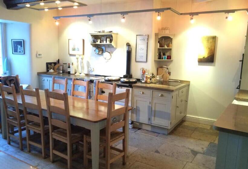 צימר Higher Melcombe Manor