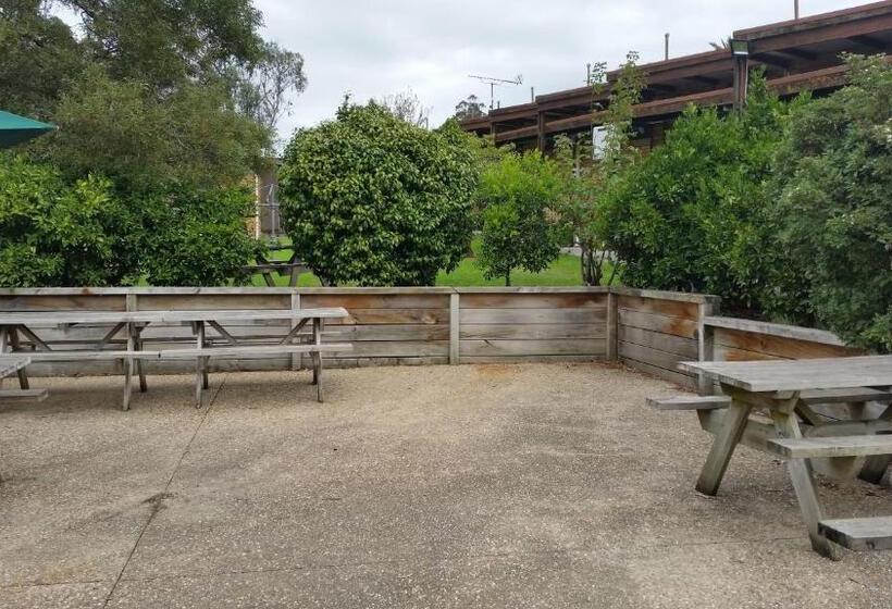 فندق على الطريق Fish Creek