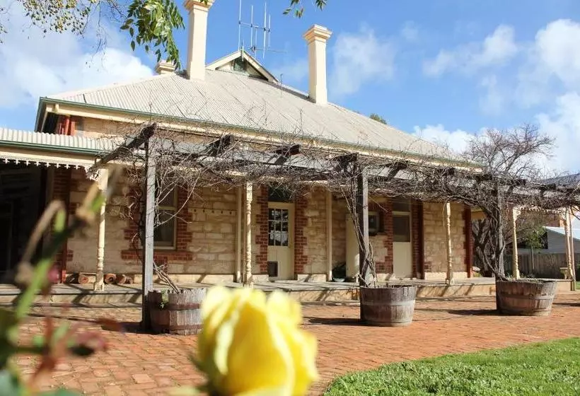 Majatalo Cockburn House