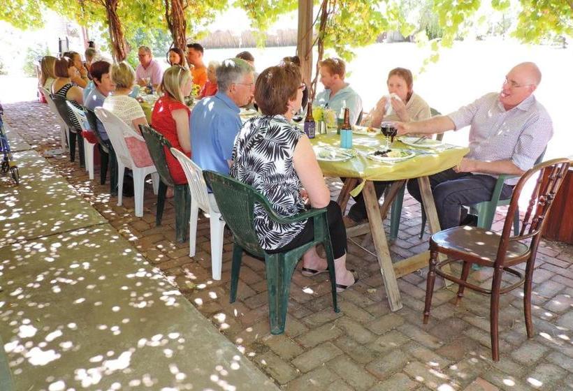 پانسیون Cockburn House