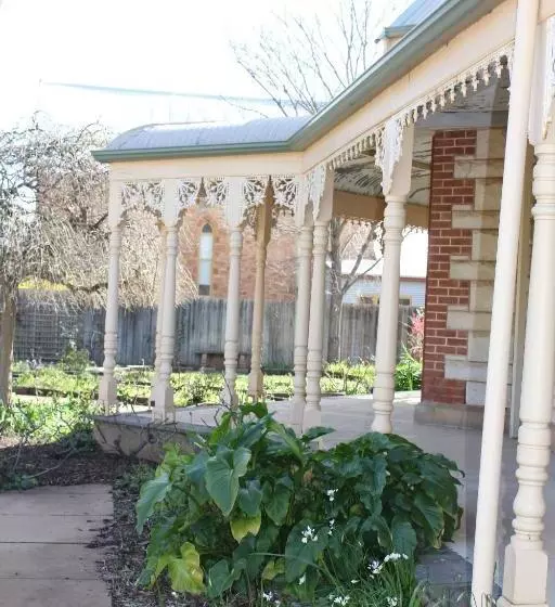 Majatalo Cockburn House