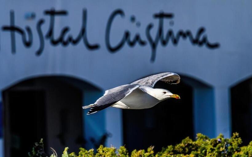 پانسیون Hostal Cristina