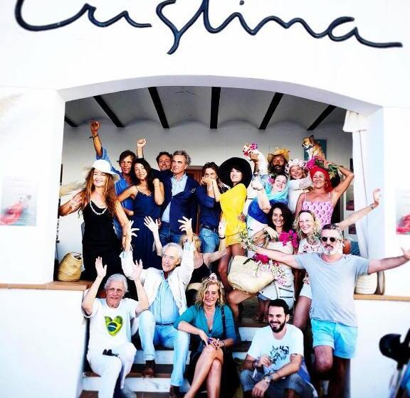 پانسیون Hostal Cristina