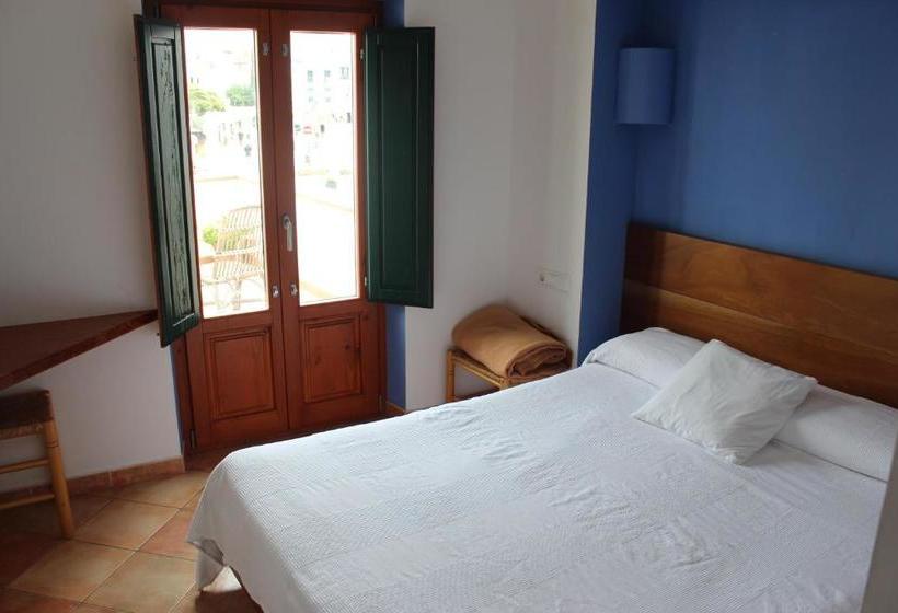 پانسیون Hostal Cristina